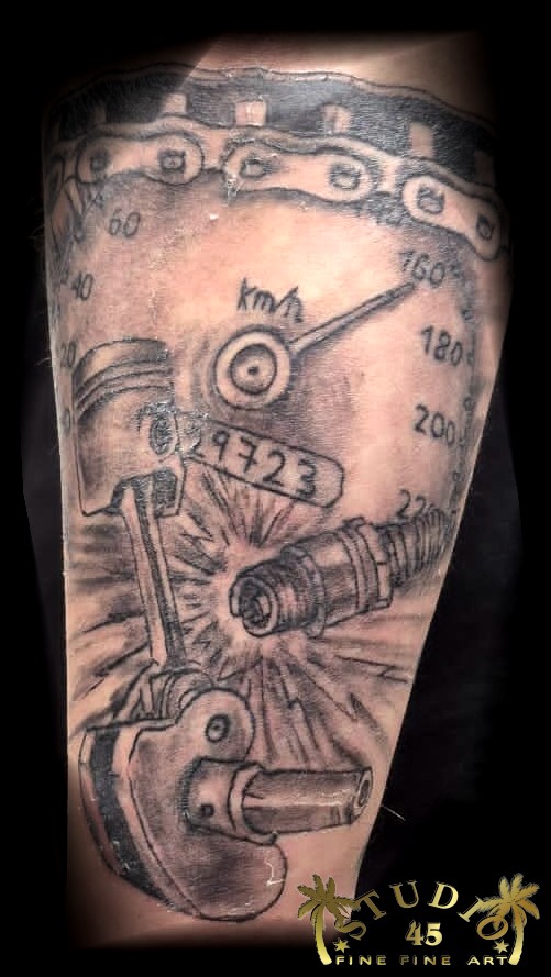 Mechanik Tacho Kolben Zündkerze Kette Tattoo Recklinghausen STUDIO 45